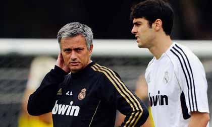 Ngồi dự bị ở Real Madrid, Kaka có oán giận Mourinho?